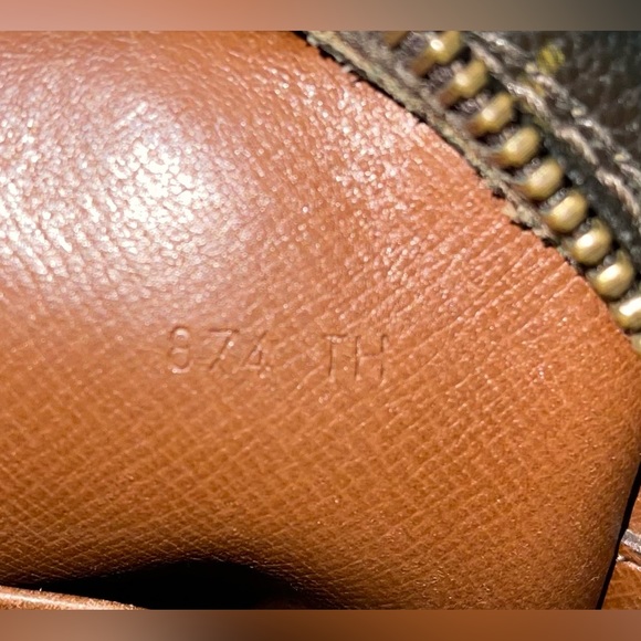 Louis Vuitton Monogram Compiegne 23 Toiletry Bag - Picture 10 of 12